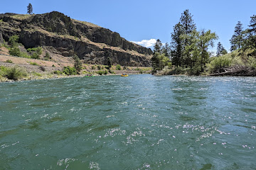 Yakima River, photo taken by Sean Kronberg 2022. (From Google Maps).