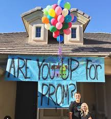 Should People Still Do Prom Proposals?